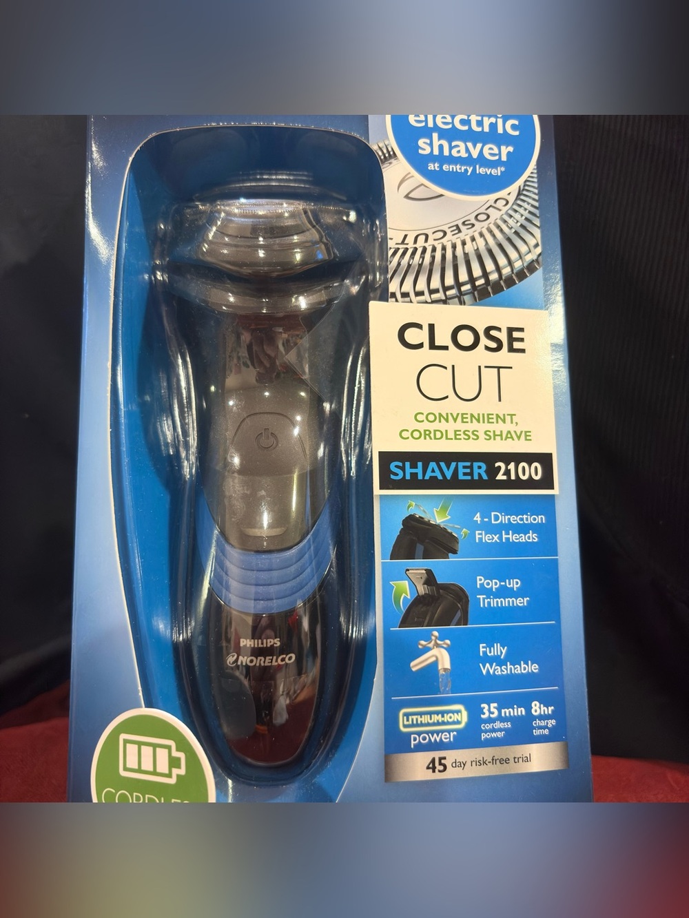 New in Box Philips Norelco Close Cut Dry Rechargeable Electric Shaver 2100